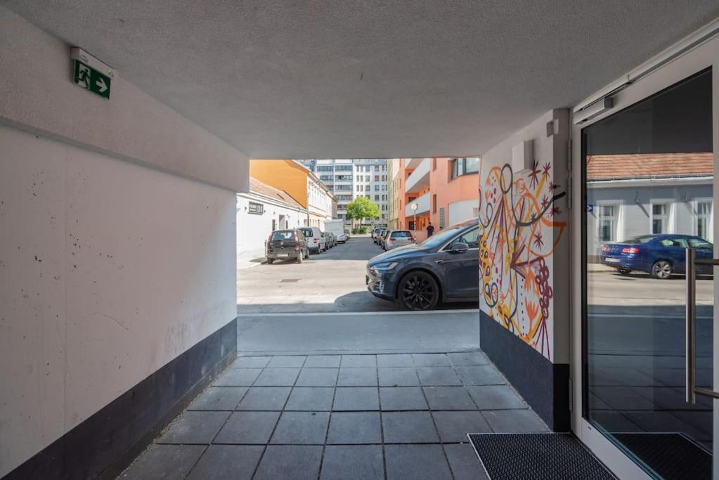 شقة Neu Und Hell In Zentraler Ruhelage Mit Parkplatz فيينا المظهر الخارجي الصورة